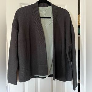 Like new women’s Old Navy cardigan sweater size M